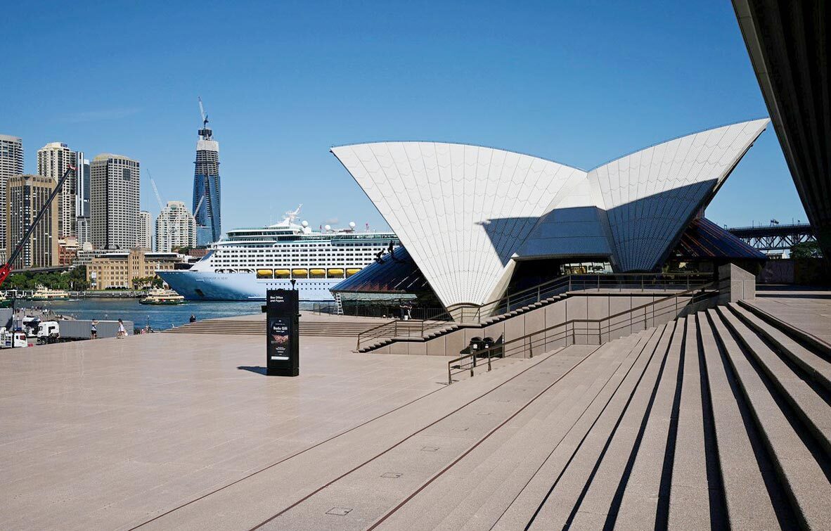 פוטו קורונה מקומות מתוירים ריקים מדרגות בית האופרה סידני אוסטרליה
