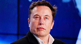 אלון מאסק טסלה מוכר בתים קליפורניה