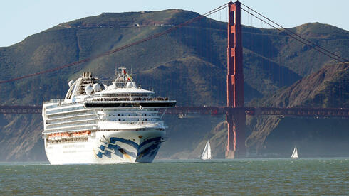 אונייה ליד גשר הזהב סן פרנסיסקו, צילום: איי פי