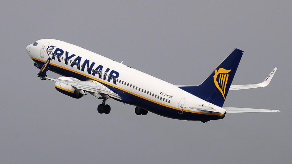 חברת תעופה ריינאייר Ryanair טיסה מטוס