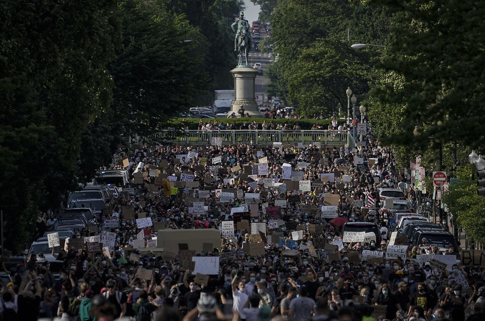 הפגנות ענק ב ארה"ב מחאה על מותו של העצור השחור ג'ורג' פלויד 3