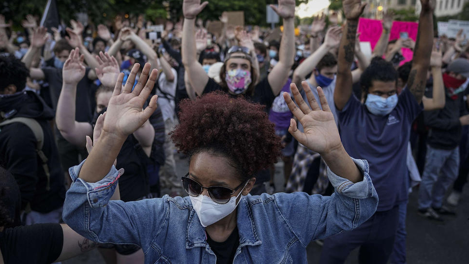 הפגנות ענק ב ארה"ב מחאה על מותו של העצור השחור ג'ורג' פלויד 4