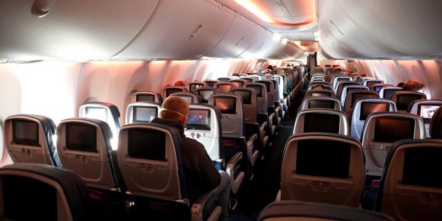 טיסה ארה"ב דלתא קורונה ריחוק חברתי מטוס 