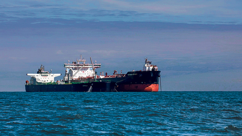 ספינה בריטית עם מכליות נפט, צילום: בלומברג