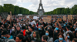 פוטו הפגנות למען זכויות שחורים פריז צרפת 