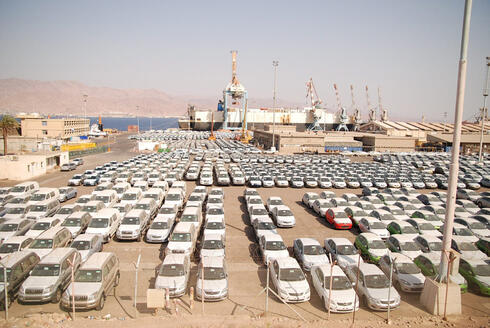 כלי רכב ממתינים בנמל אילת, צילום: יוסי דוס סנטוס