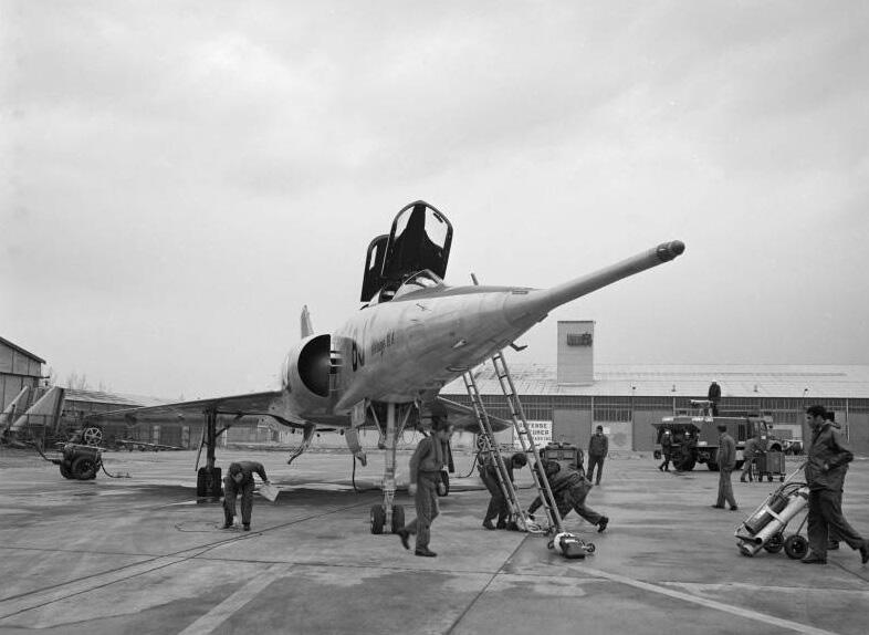 דאסו מיראז' 4 מפציץ אטומי המלחמה הקרה צרפת הקברניט
