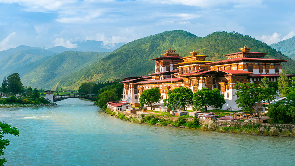 בהוטן Punakha Dzong (צילום: שאטרסטוק) בהוטן Punakha Dzong יעדי תיירות 2026