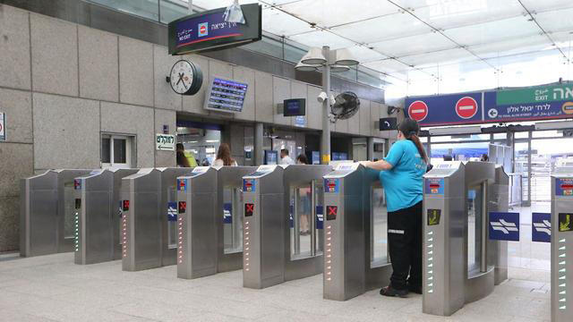 קורונה רכבת תחנת השלום ב תל אביב