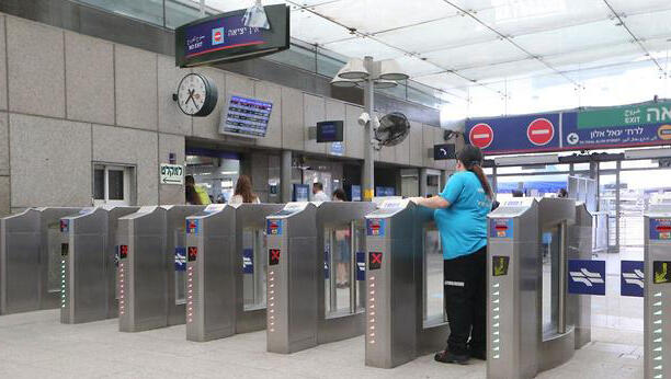 קורונה רכבת תחנת השלום ב תל אביב