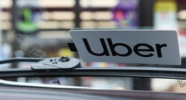 אובר Uber מונית טקסי כלכלה שיתופית 