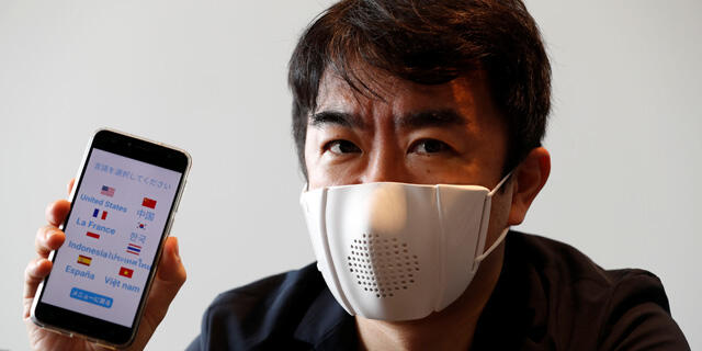 מנכ"ל דונאט רובוטיקס טייסוקה אונו Taisuke Ono מסכה חכמה C-Mask קורונה