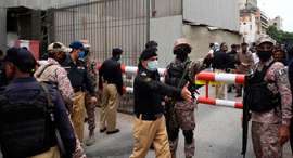 כיתוב: פקיסטן תקיפה חמושים בורסה