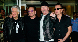 להקת U2 מימין לארי מולן ג'וניור דייב אוונס דה אדג' בונו אדם קלייטון