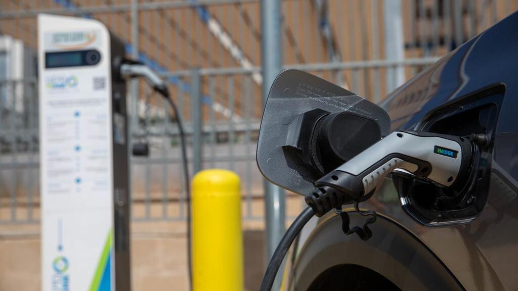 עמדות טעינה EV-EDGE 