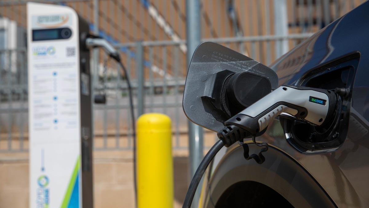 עמדות טעינה EV-EDGE 