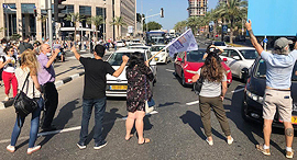 מחאה עובדים סוציאלים הפגנה ב צומת עזריאלי