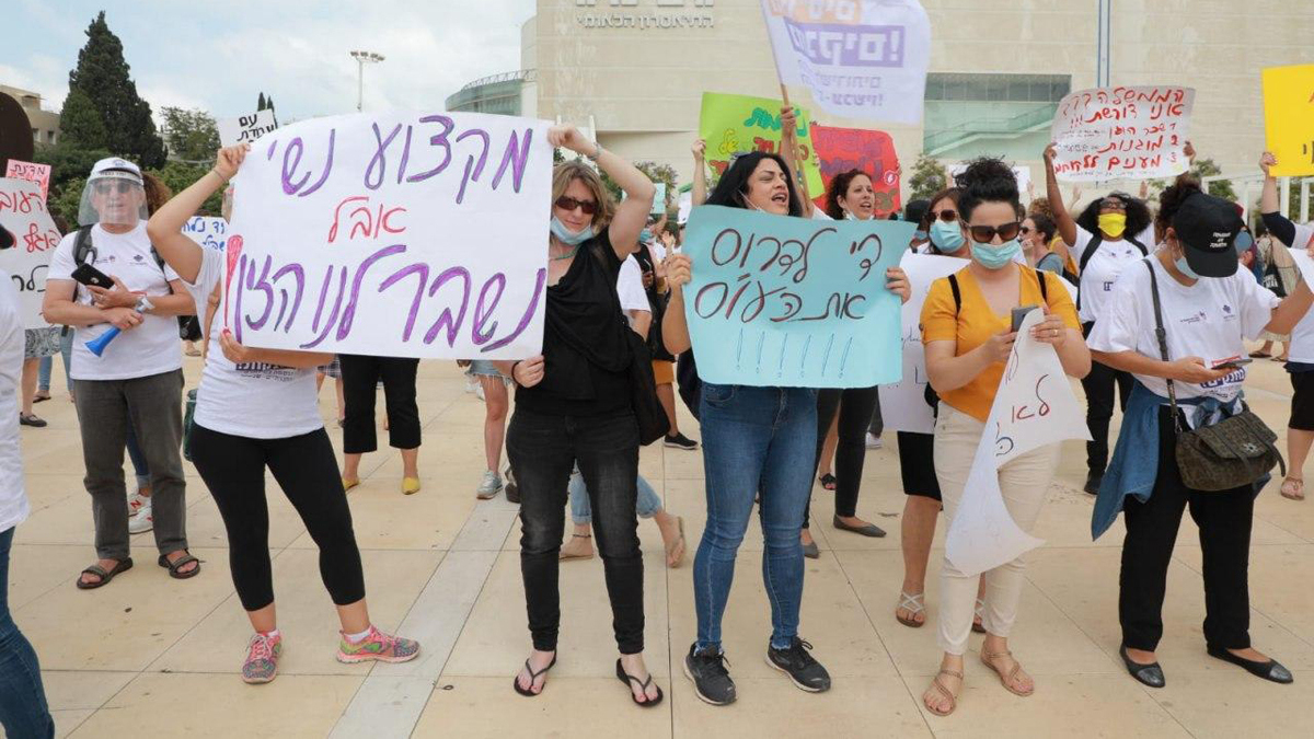 הפגנה הפגנות של עובדות סוציאליות עובדים סוציאליים שירותים חברתיים שביתה השבתה כיכר הבימה תל אביב 2