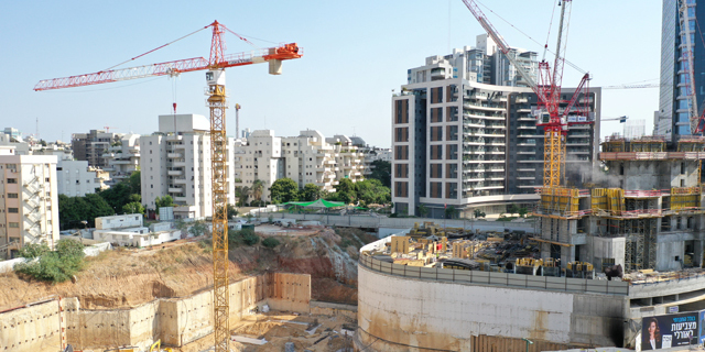 בניין באתר בנייה