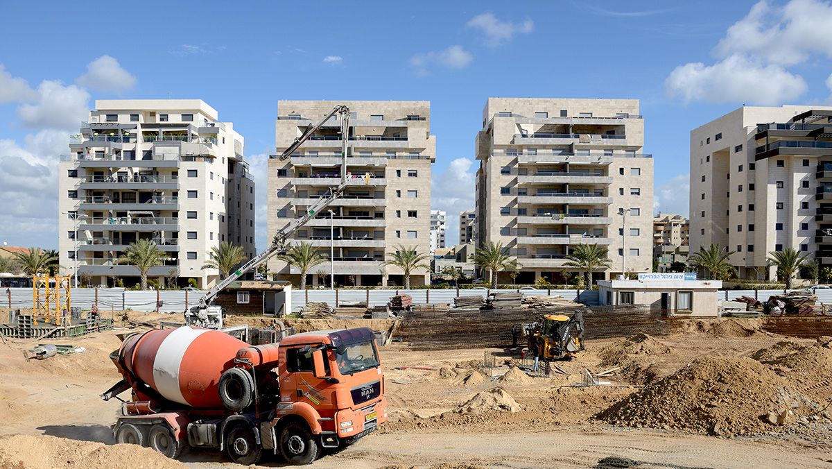 בנייה נדל"ן דירות דן אנד ברדסטריט