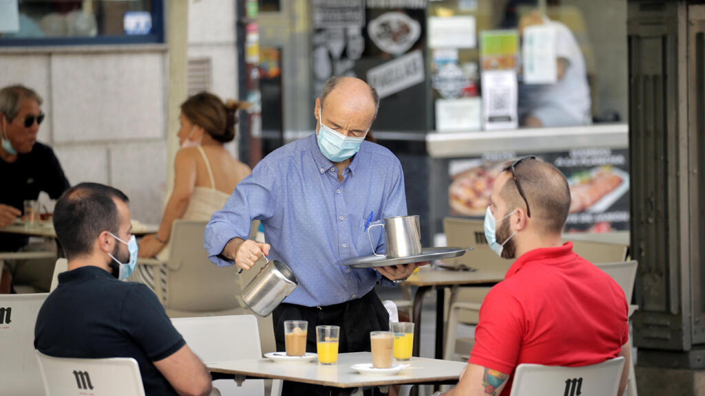 קורונה בית קפה ב מדריד ספרד 30.7.20