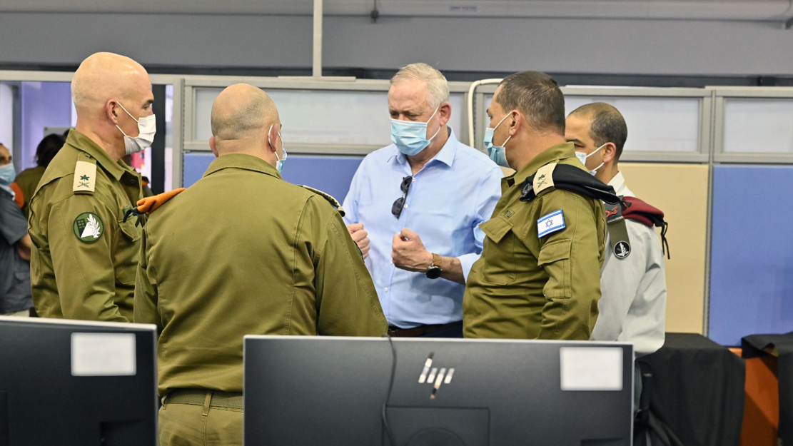 שר הביטחון בני גנץ בביקור ב חמ"ל פיקוד העורף עורף צה"ל התמודדות עם התפשטות נגיף קורונה