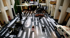 פנאי אי וויווי מיצב על רצפת מוזיאון 