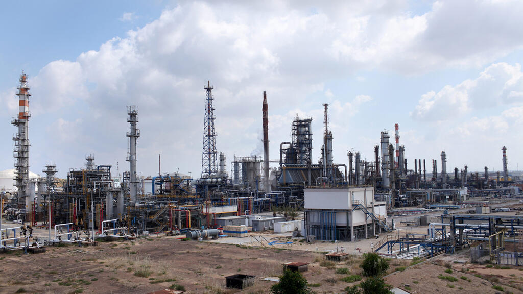 בית זיקוק אשדוד (צילום: עמית שעל) פז זיקוק אשדוד בתי זיקוק ב אשדוד בית זיקוק