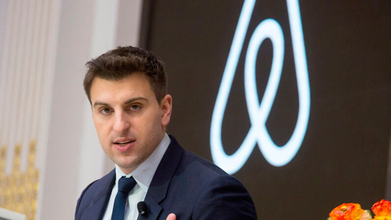 בריאן צ'סקי מנכל ומייסד משותף של חברת Airbnb 