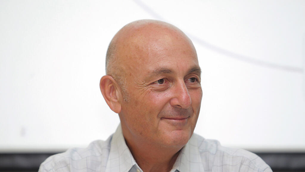 יעקב לוקסנבורג בעל השליטה ב חברת לפידות