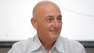 יעקב לוקסנבורג בעל השליטה ב חברת לפידות