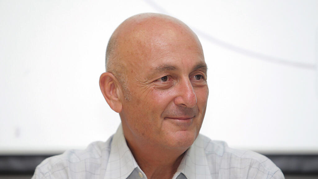 יעקב לוקסנבורג בעל השליטה ב חברת לפידות