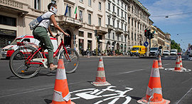 שביל אופניים חדש ב מילאנו איטליה