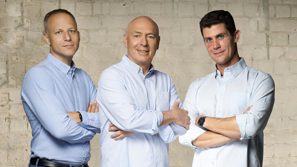 מימין איתמר גירון מוטי קירשנבאום ו יובל גייער שותפים קרן מרתון