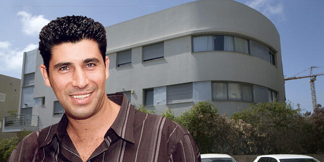 אמיר מוכתרי על רקע דירתו בצפון תל אביב