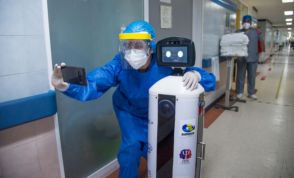 פוטו רובוטים בקורונה בית חולים מקסיקו סיטי