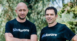 מימין: מייסדי SiteAware אורי אפק ו זאב בראודה