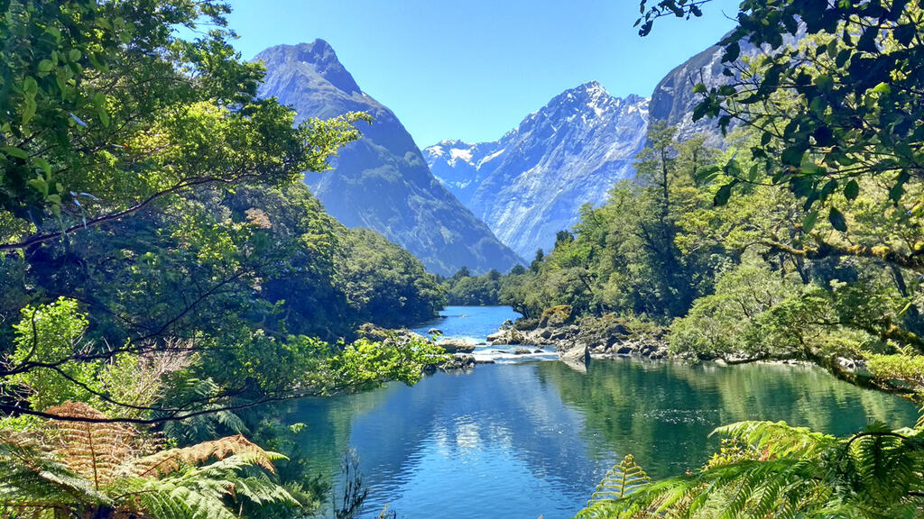 פוטו מקומות מבודדים ניו זילנד Milford Track