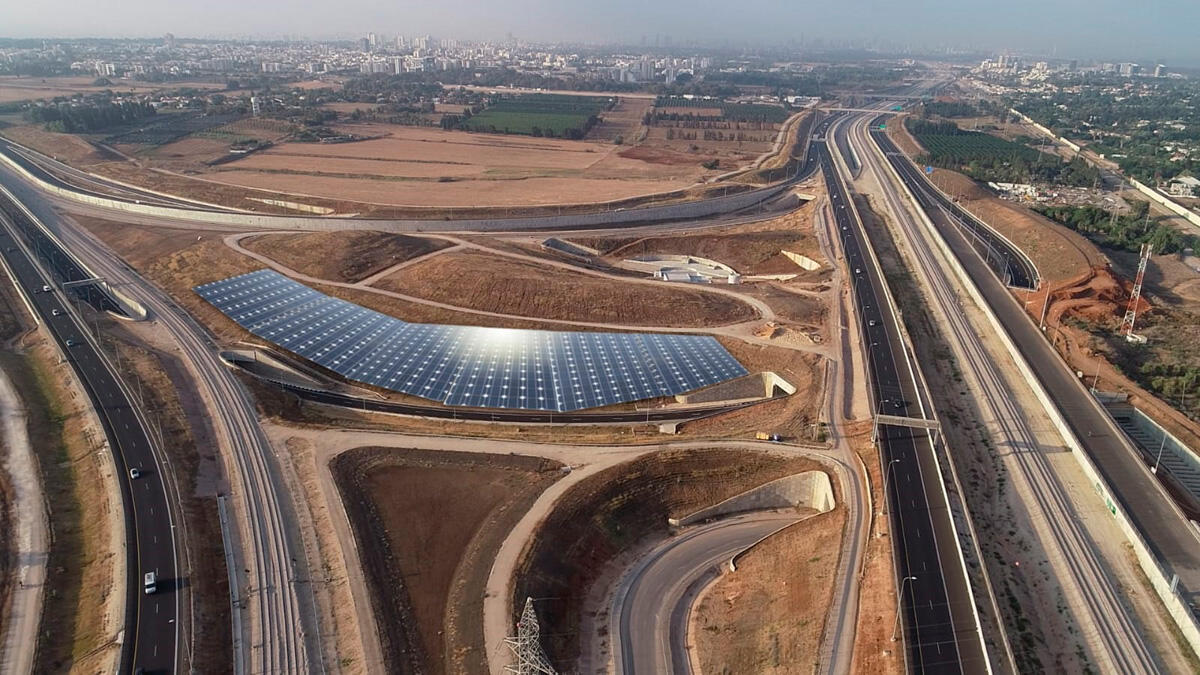 הדמיה של לוחות סולאריים ב מחלף על כביש 531 אנרגיה סולארית נתיבי ישראל מוציאה מכרז ל מתקנים סולאריי