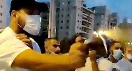 מפגינים נגד בנימין נתניהו ב חולון רוססו ב גז מדמיע ב הפגנה על ידי פעילי ליכוד הליכוד חולון