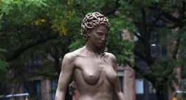 פנאי פסל המדוזה שיצר לוצ’יאנו גארבטי