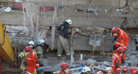 רעידת אדמה איזמיר טורקיה הריסות צוות חילוץ