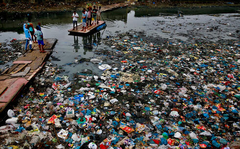 פסולת פלסטיק במומבאי, הודו, צילום: גטי אימג