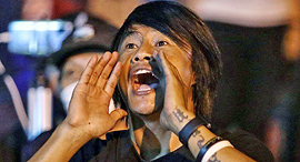 הפגנות נגד חסימת אתרי פורנו בנגקוק תאילנד 1