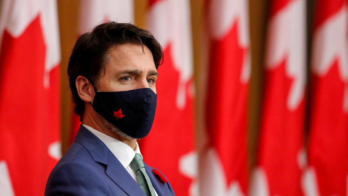 ראש ממשלת קנדה ג'סטין טרודו עם מסכה