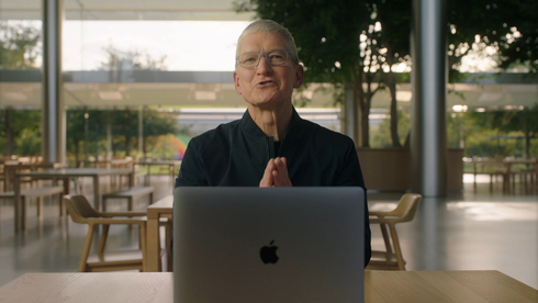 טים קוק מנכל אפל עם מק 10.11.20, צילום מסך: Apple