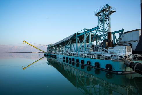איי.סי.אל ICL מחפר קציר מפעלי ים המלח, צילום: דרור סיתהכל