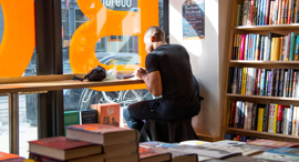 פנאי חנות ספרים עצמאית ב וושינגטון קורונה