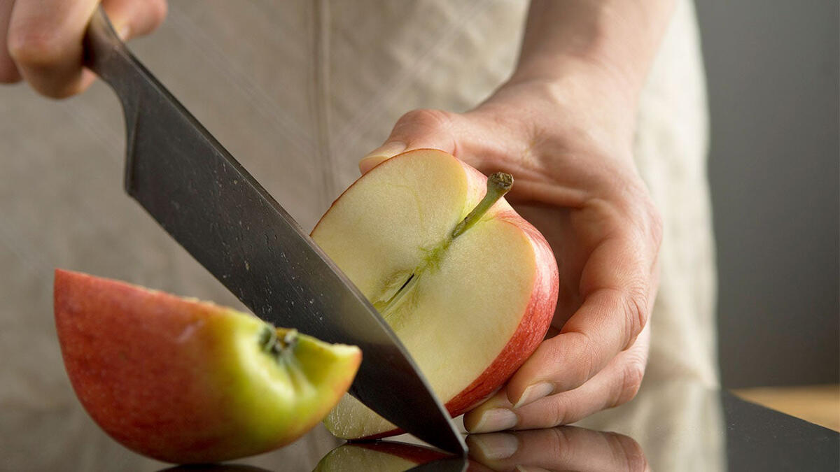 הפרדת חשבונות תפוח חצוי סכין