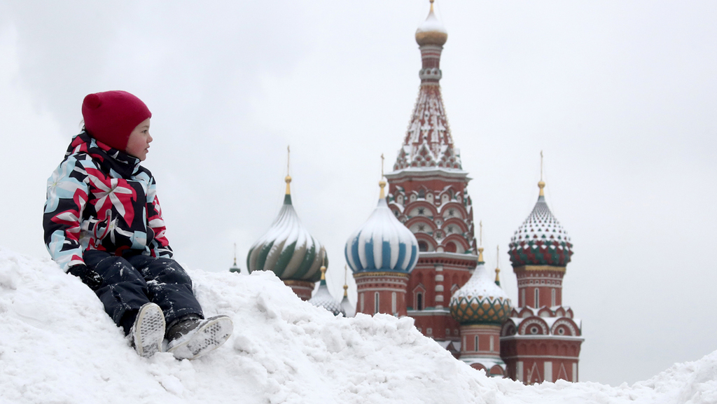 מוסקבה רוסיה הכיכר האדומה שלג חורף דצמבר 2020